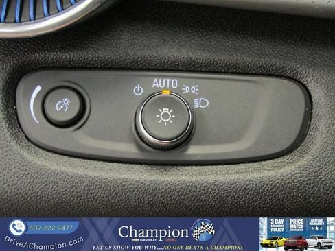 Used 2025 Chevrolet Trax LT FWD image 18