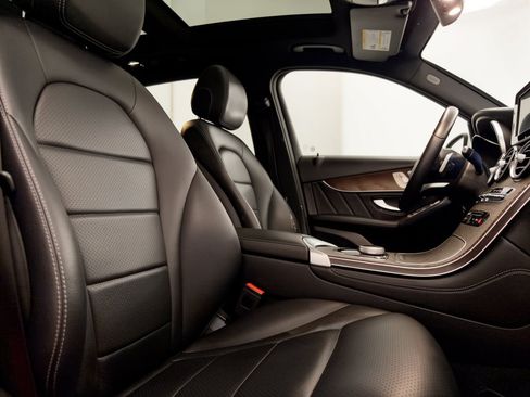 Certified 2019 Mercedes-Benz GLC 300 image 30