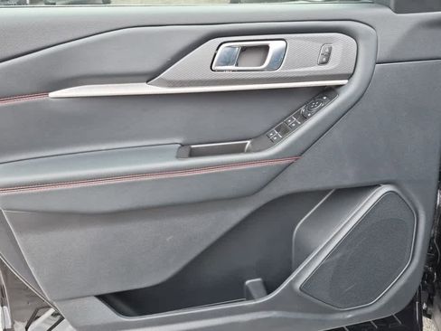 Used 2025 Ford Explorer ST-Line w/ ST-Line Street Pack image 11
