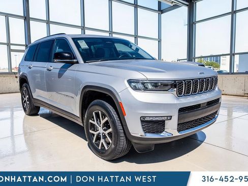 Used 2023 Jeep Grand Cherokee L Limited w/ Trailer Tow Group (B) AWD/4WD image 32