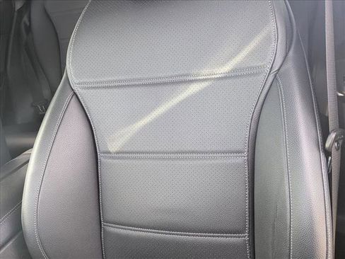 Used 2023 Mercedes-Benz GLC 300 4MATIC image 12