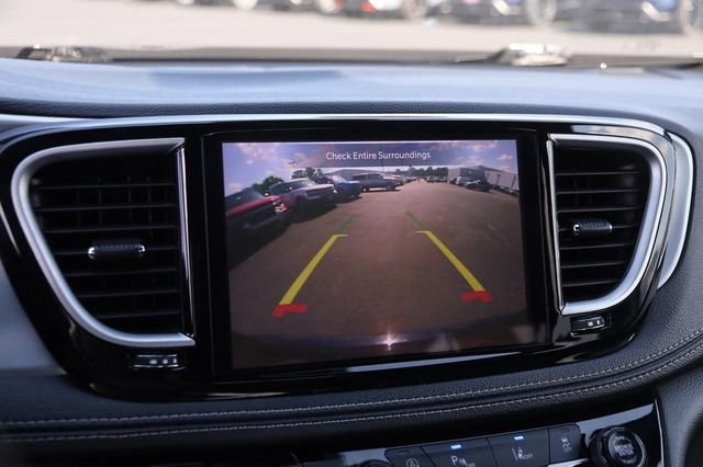 Used 2025 Chrysler Pacifica Limited FWD image 20