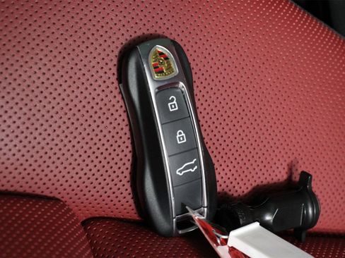 Used 2025 Porsche Cayenne S image 34