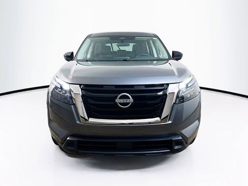 Used 2024 Nissan Pathfinder S image 2