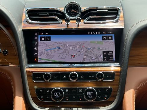 Certified 2021 Bentley Bentayga image 23