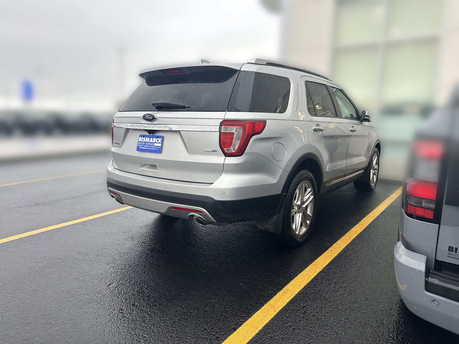 Used 2016 Ford Explorer Limited w/ Equipment Group 301A AWD/4WD image 3
