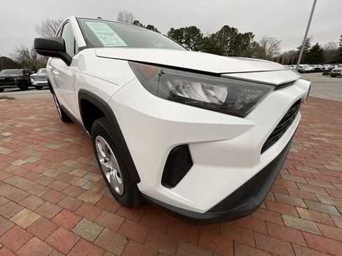 Used 2022 Toyota RAV4 LE FWD image 38