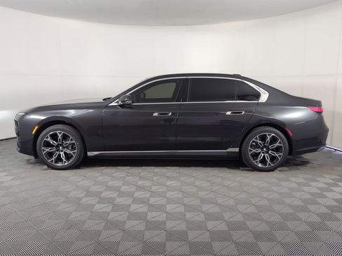 New 2025 BMW i7 eDrive50 w/ Premium Package image 2