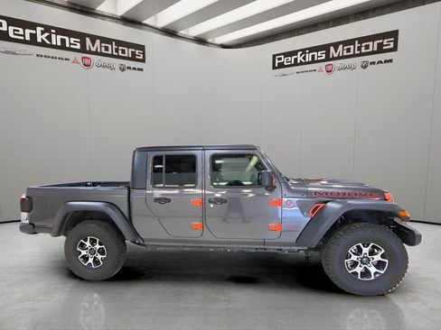 Used 2024 Jeep Gladiator Mojave w/ Technology Group AWD/4WD image 6