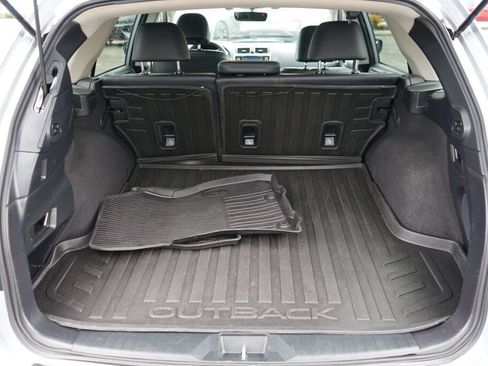 Used 2019 Subaru Outback 3.6R Limited AWD/4WD image 10