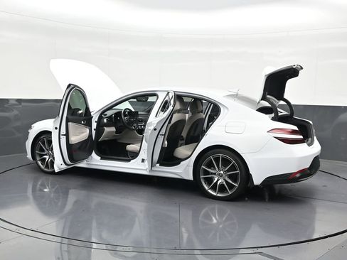 Used 2023 Genesis G70 2.0T RWD image 39