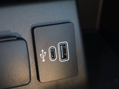 New 2025 Ford Explorer Active image 25