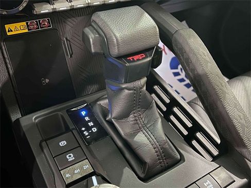 Certified 2025 Toyota Tacoma TRD Off-Road image 30