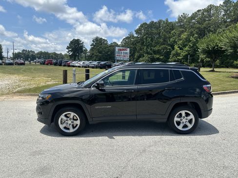Used 2024 Jeep Compass Latitude AWD/4WD image 8