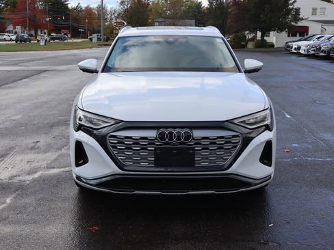 Used 2024 Audi Q8 e-tron Premium Plus w/ Premium Plus Package image 2