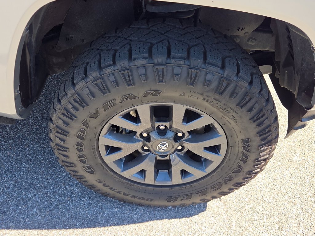 Used 2023 Toyota Tacoma SR5 w/ Technology Package AWD/4WD image 16