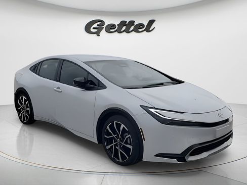 New 2026 Toyota Prius Plug-In Hybrid FWD image 2