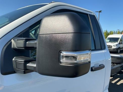 New 2025 Ford F550 4x4 Regular Cab Super Duty image 7