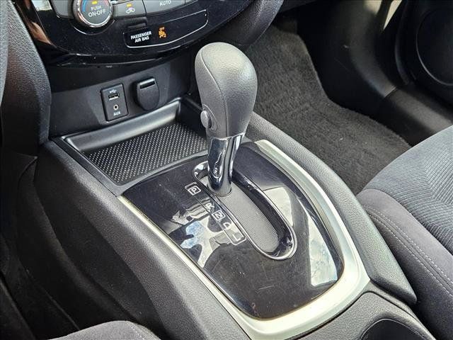 Used 2016 Nissan Rogue SV AWD/4WD image 12