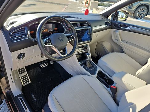 Certified 2023 Volkswagen Tiguan SE R-Line image 12