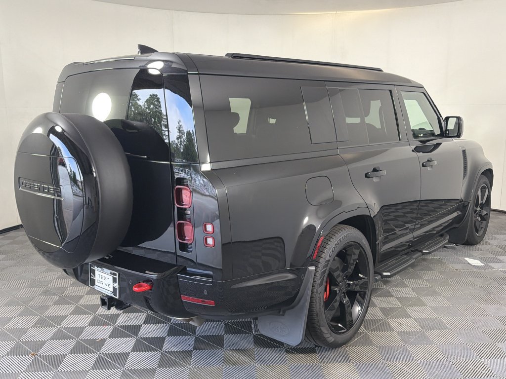 Used 2025 Land Rover Defender 130 X-Dynamic SE AWD/4WD image 8