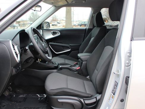 Used 2021 Kia Soul LX FWD image 13