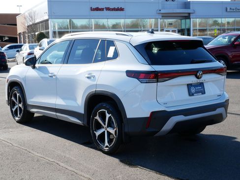 Used 2025 Volkswagen Tiguan SE image 5