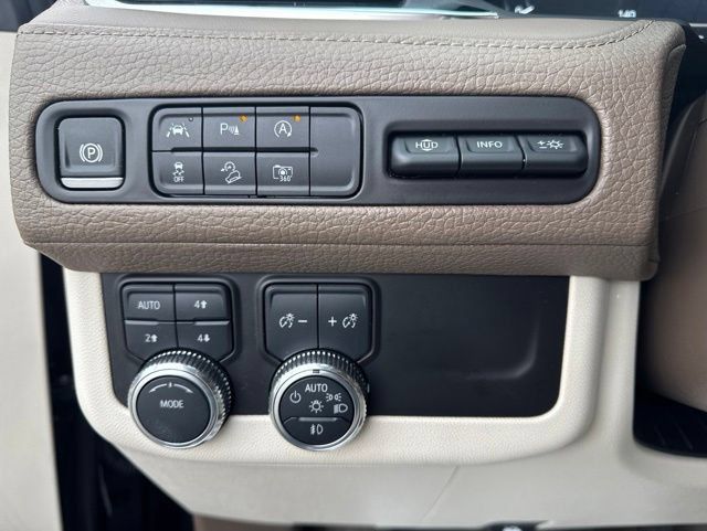 Used 2024 GMC Yukon Denali AWD/4WD image 14
