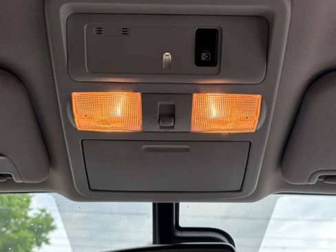 Used 2019 Nissan Titan SV w/ SV Convenience Package AWD/4WD image 25