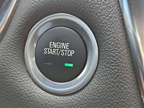 Used 2024 Chevrolet Traverse RS FWD image 18