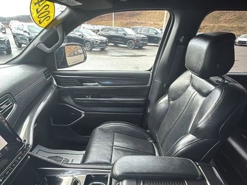 Used 2024 Jeep Wagoneer 4WD image 21