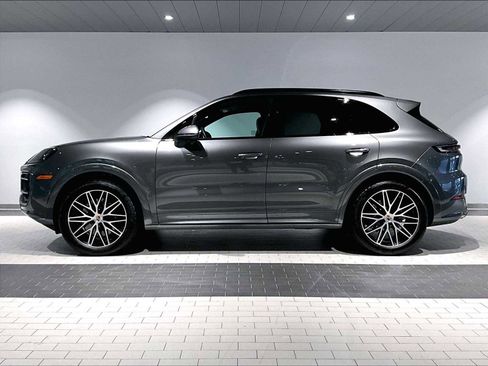 Used 2026 Porsche Cayenne image 2