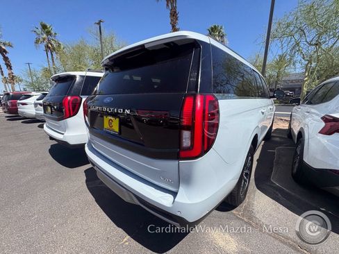 Used 2025 Ford Expedition Max Platinum AWD/4WD image 4