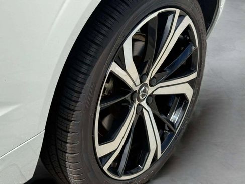Used 2022 Volvo XC60 B6 R-Design w/ Advanced Package image 37