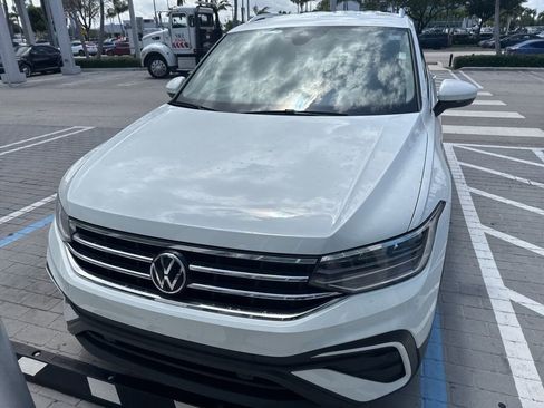 Used 2022 Volkswagen Tiguan SE FWD image 3