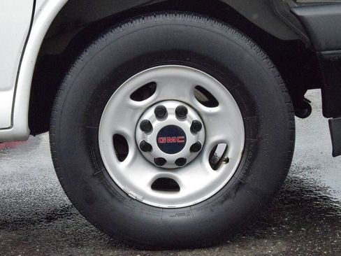 Used 2019 GMC Savana 2500 image 35