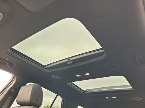 Used 2023 Chevrolet Traverse High Country image 25