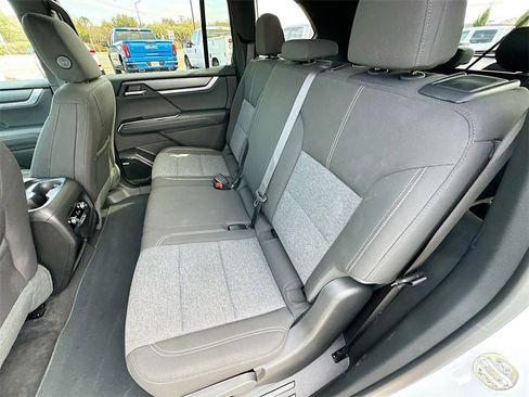 Used 2025 GMC Acadia Elevation image 24