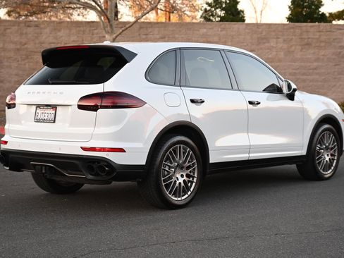 Used 2016 Porsche Cayenne Turbo image 7