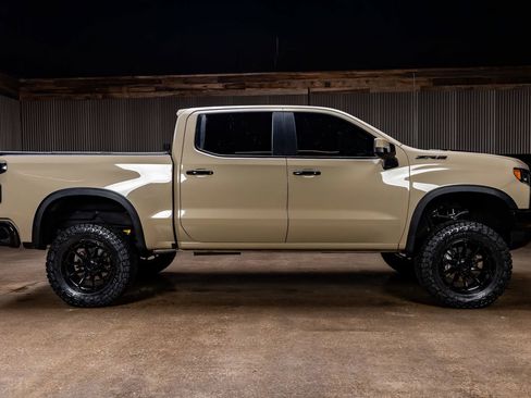 Used 2022 Chevrolet Silverado 1500 ZR2 w/ Technology Package image 11