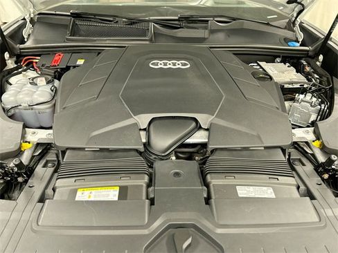 Used 2022 Audi Q8 Prestige w/ Prestige Package image 25