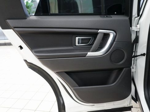 Used 2018 Land Rover Discovery Sport SE image 40