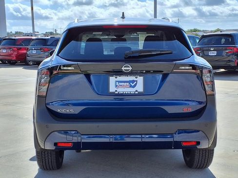 Used 2025 Nissan Kicks SR FWD image 6