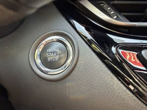 Used 2021 Toyota C-HR XLE FWD image 20