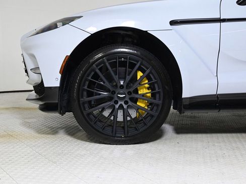 Used 2023 Aston Martin DBX 707 image 4