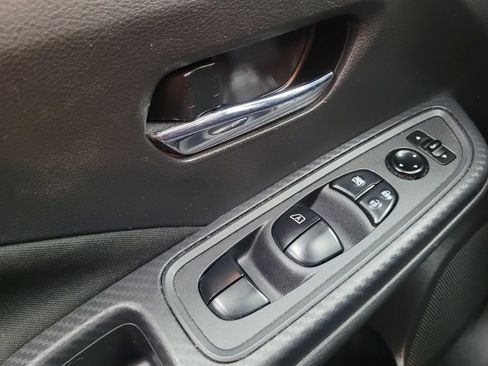 Used 2021 Nissan Versa SV FWD image 27