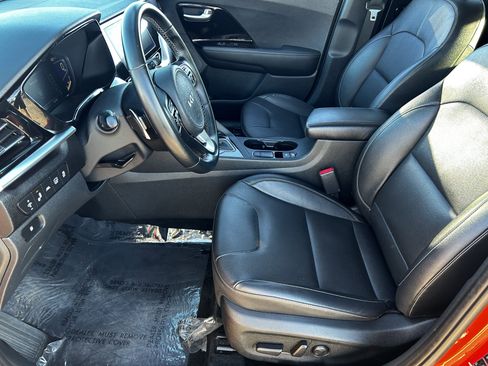 Certified 2022 Kia Niro Touring Special Edition image 18