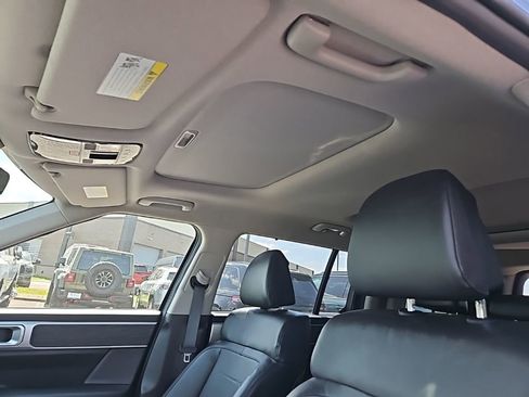 Used 2025 Hyundai Santa Fe Limited image 17