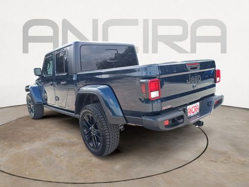 Used 2025 Jeep Gladiator Sport image 8