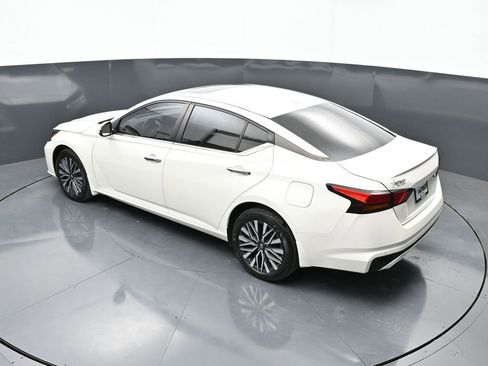Used 2024 Nissan Altima 2.5 SV w/ SV Premium Package AWD/4WD image 30